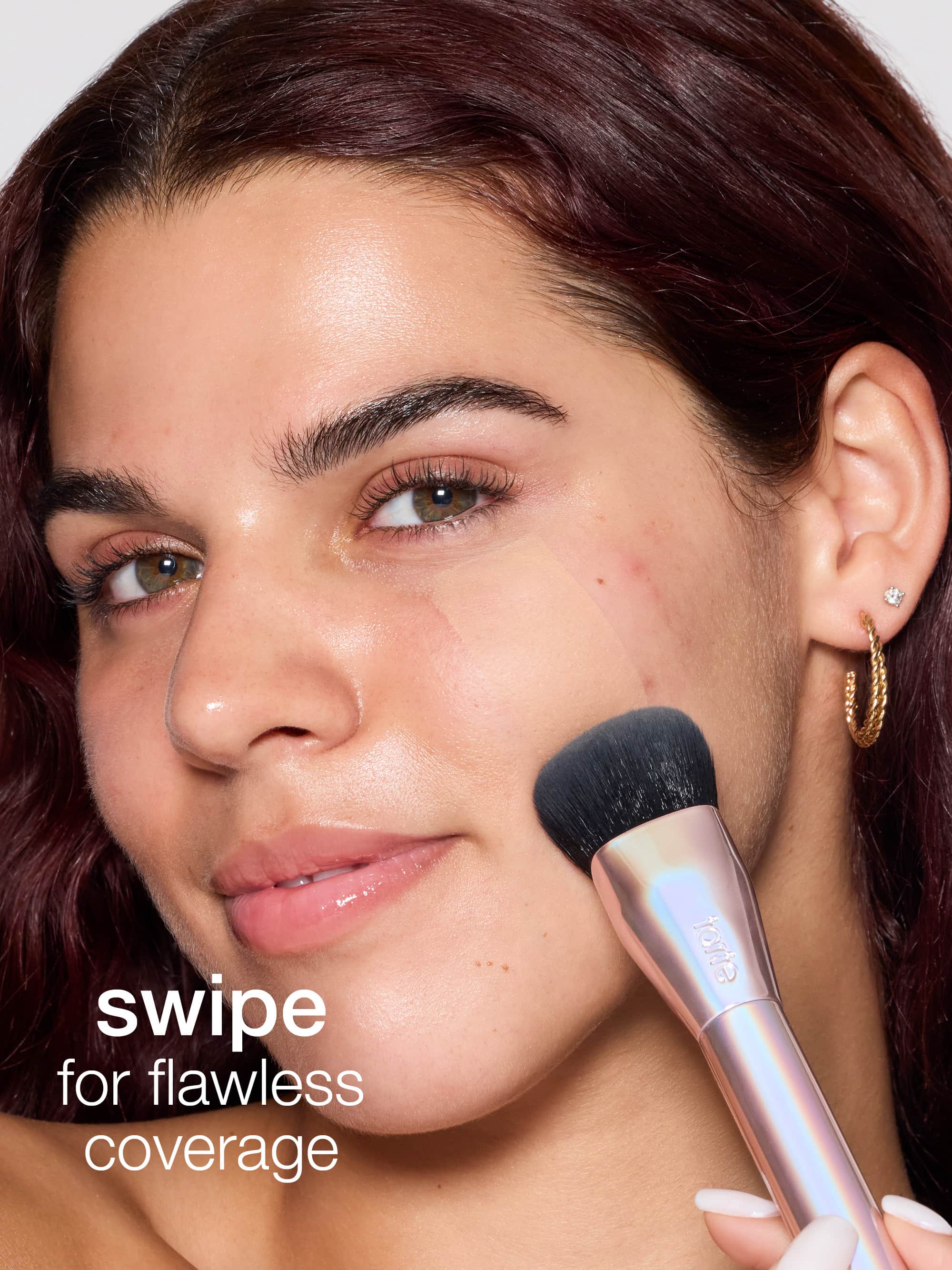 shape tape™ pressed powder brush - Image 2