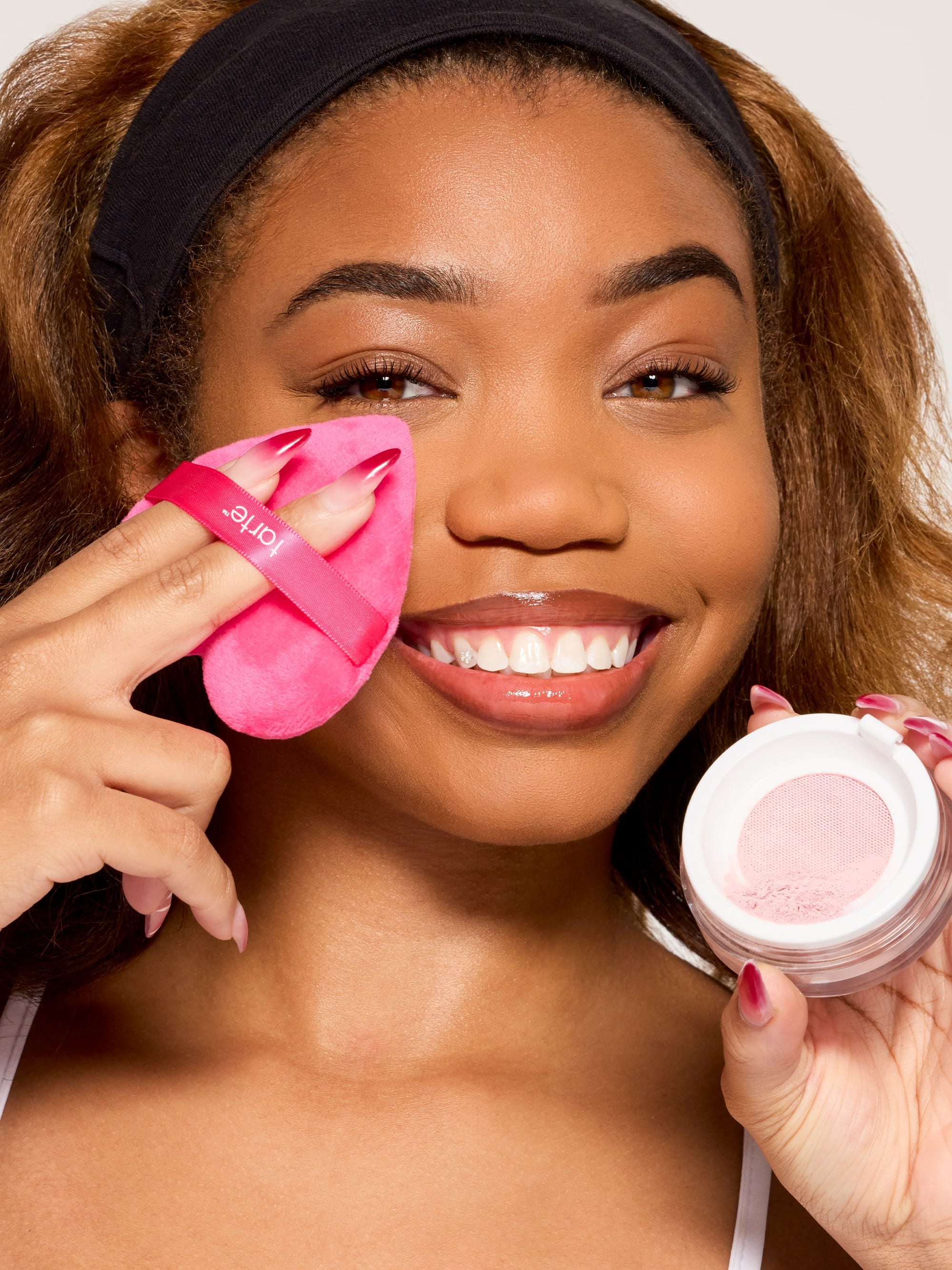 shape & bake shape tape™ & creaseless powder duo - Image 5