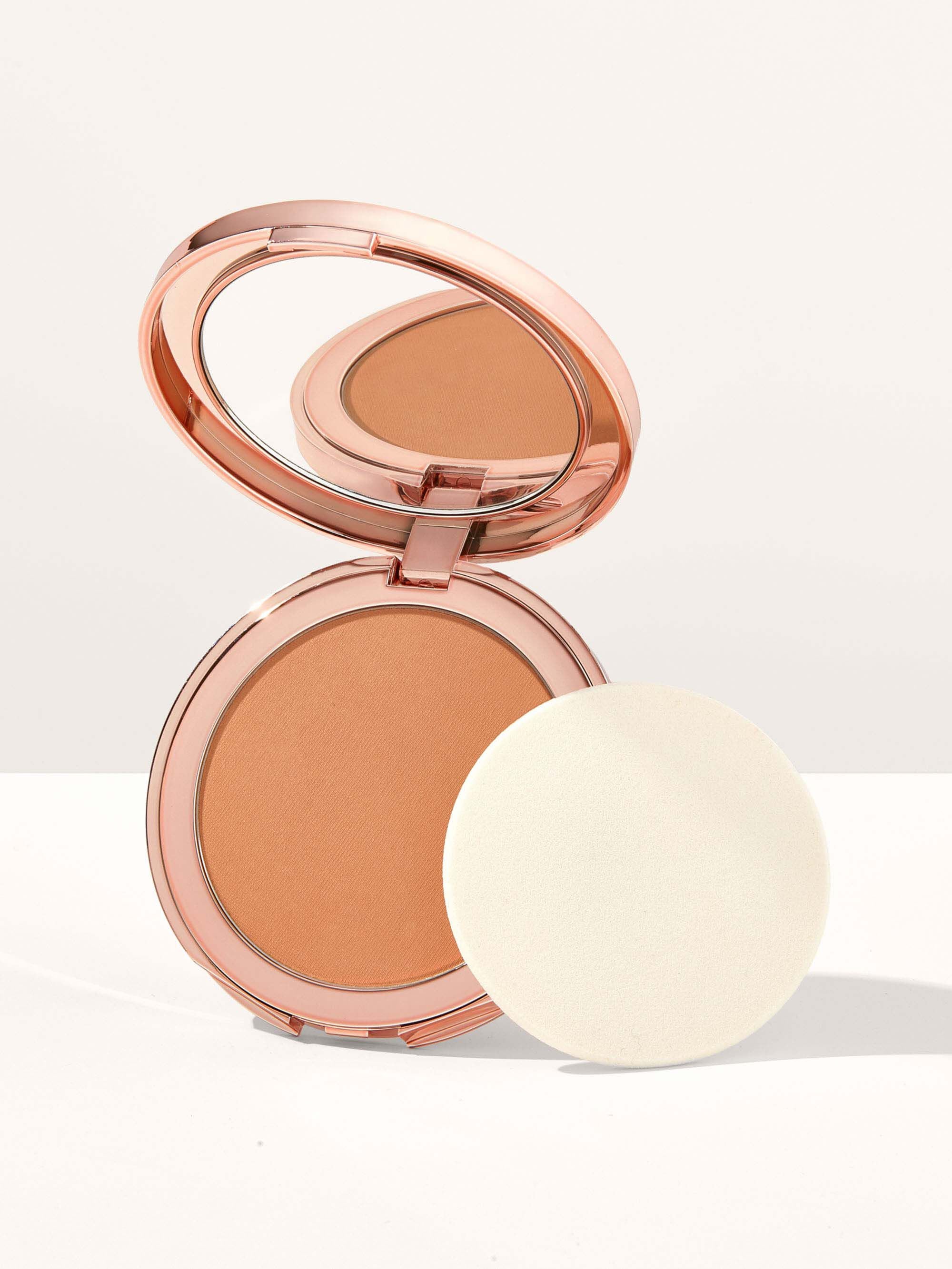 smooth operator™ Amazonian clay tinted pressed finishing powder - Image 12
