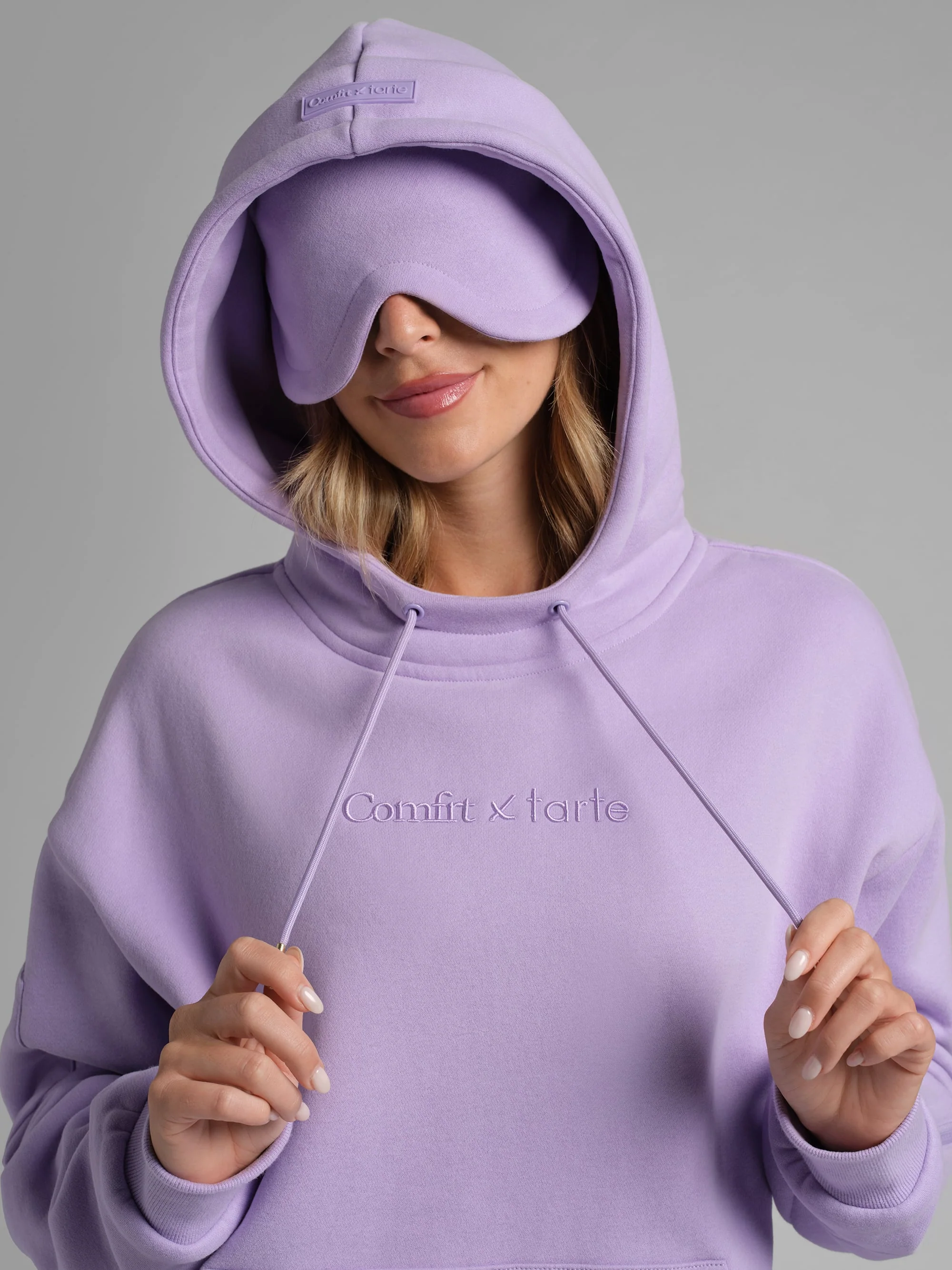 tarte x Comfrt airplane mode travel hoodie - Image 14