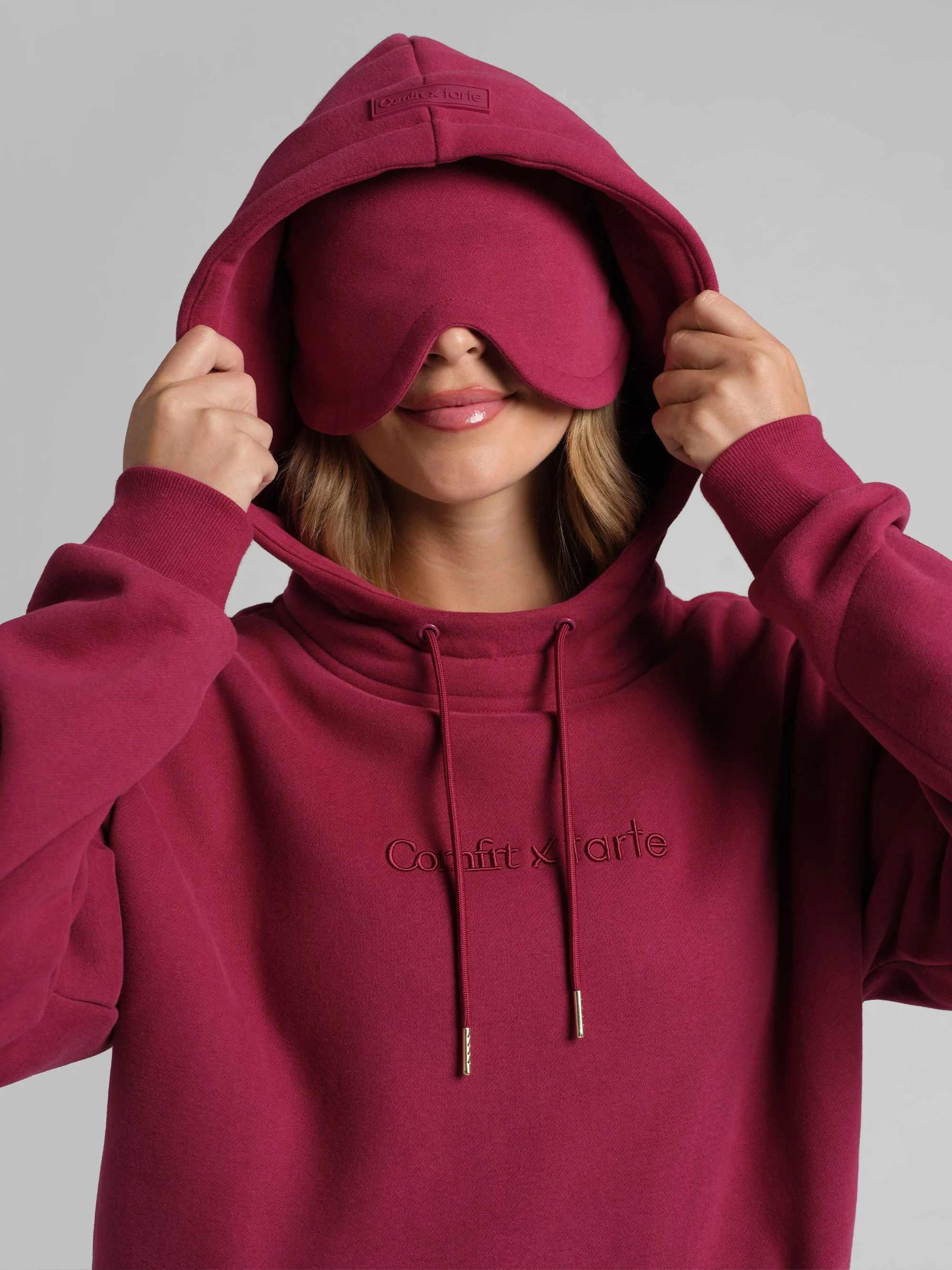 tarte x Comfrt airplane mode travel hoodie - Image 21