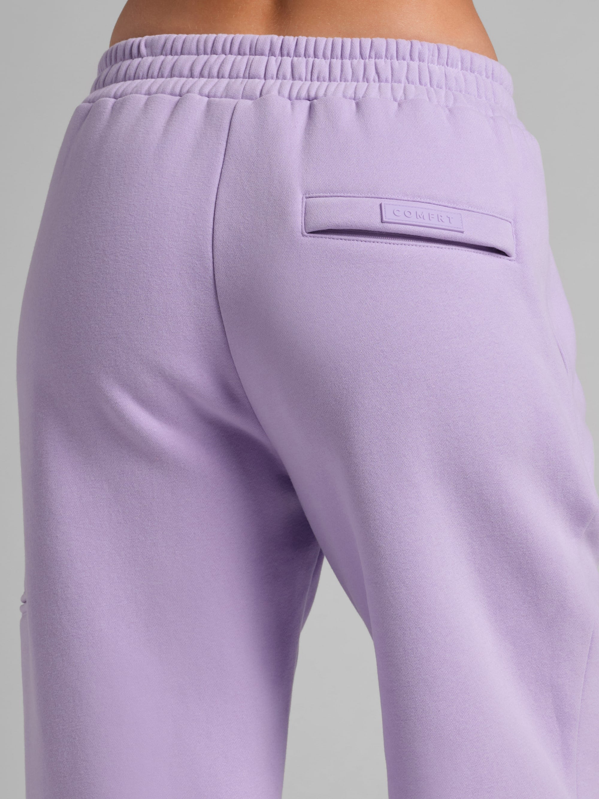 tarte x Comfrt airplane mode travel sweatpants - Image 30