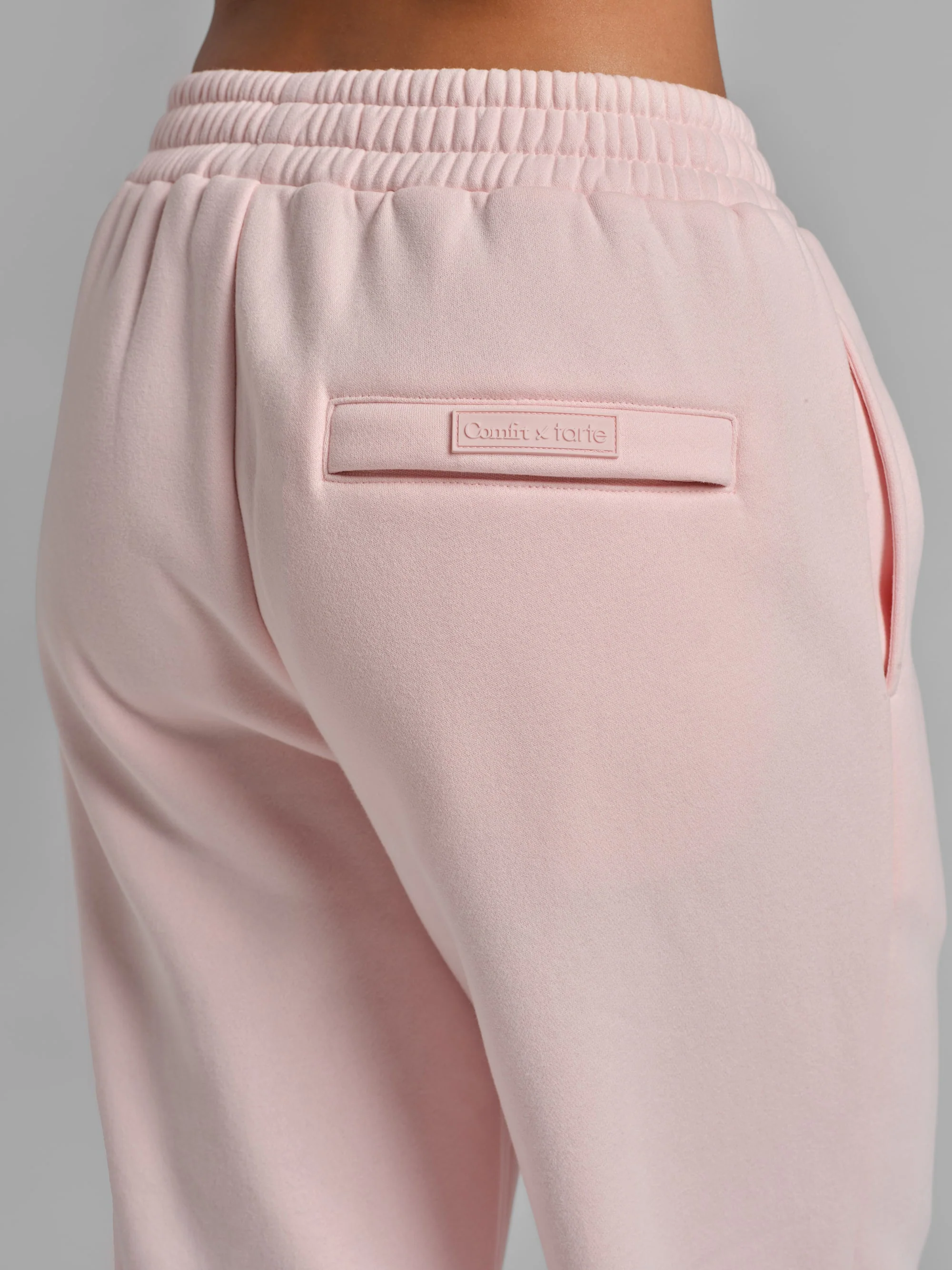 tarte x Comfrt airplane mode travel sweatpants - Image 37