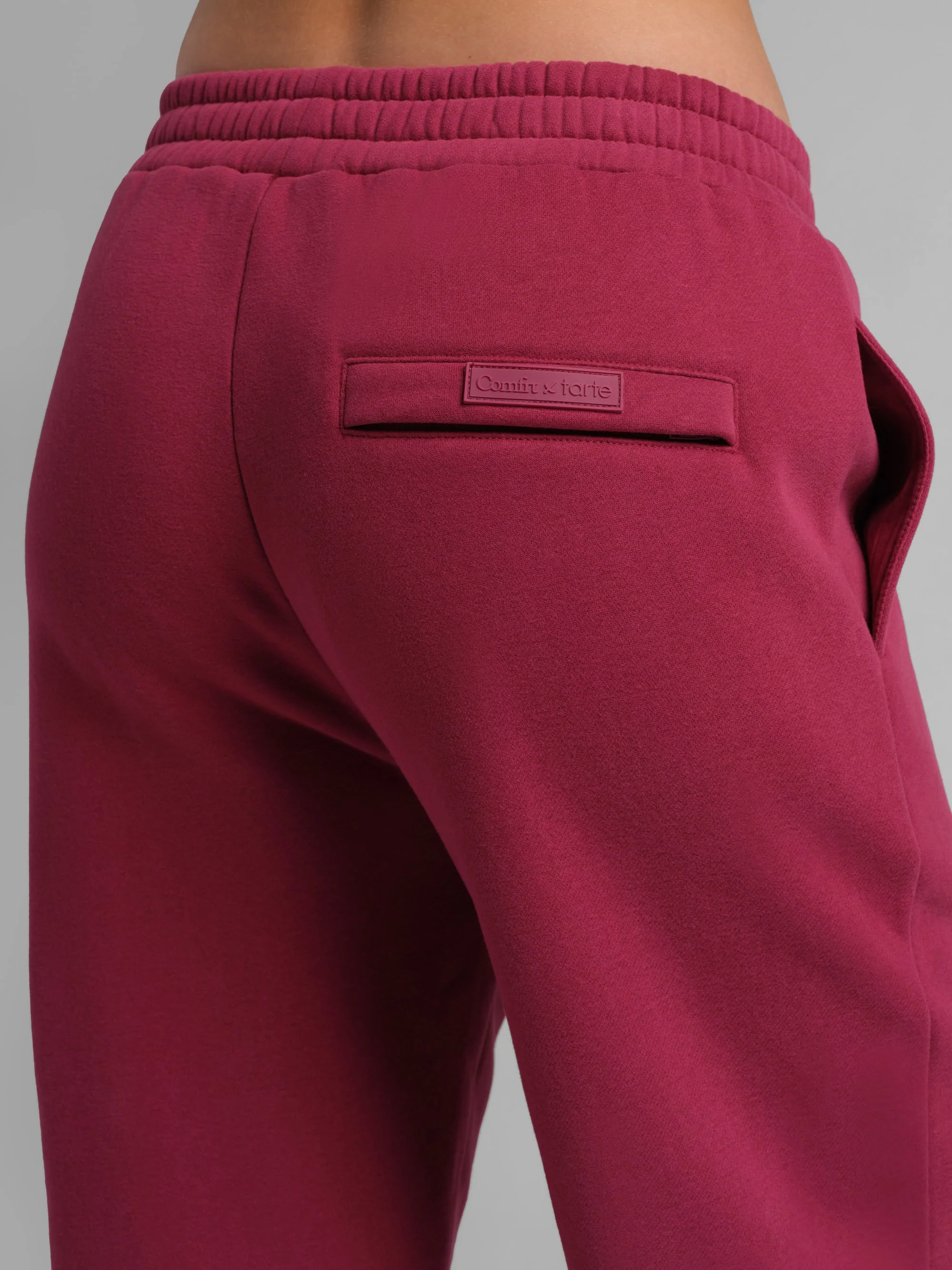 tarte x Comfrt airplane mode travel sweatpants - Image 40